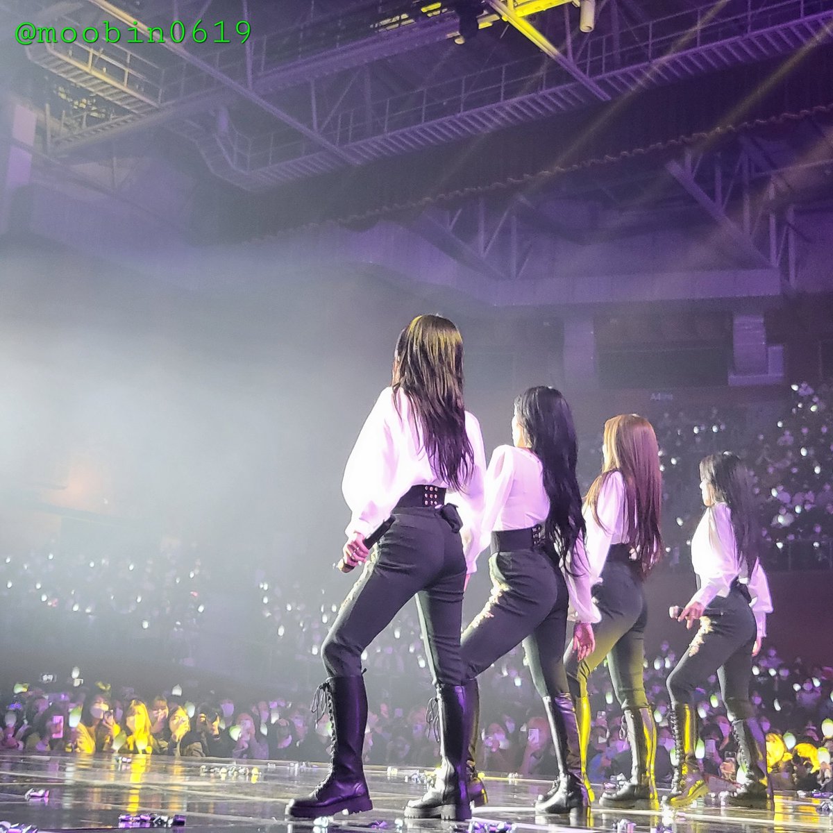 moobin0619's tweet photo. 어때요 폰카치고 잘 찍지 않았나요?

#마마무 #MAMAMOO
#솔라 #SOLAR #문별 #MOONBYUL
#휘인 #WHEEIN #화사 #HWASA
#마이콘 #MY_CON https://t.co/UoTr0Bor4d