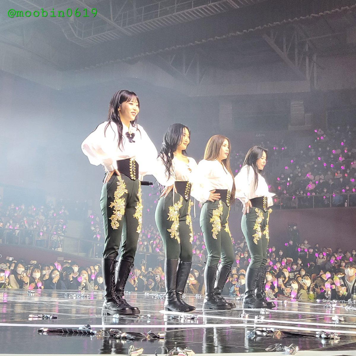 moobin0619's tweet photo. 어때요 폰카치고 잘 찍지 않았나요?

#마마무 #MAMAMOO
#솔라 #SOLAR #문별 #MOONBYUL
#휘인 #WHEEIN #화사 #HWASA
#마이콘 #MY_CON https://t.co/UoTr0Bor4d
