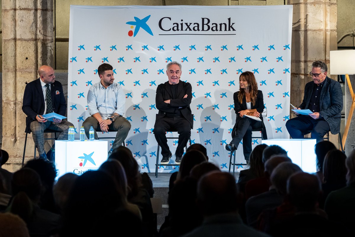 CABK_Connect's tweet photo. Ayer estuvimos en All in One #Burgos en una mesa redonda para debatir con @ferranadria (@elBulli_oficial), @ricardotemi (@LaFabricaBurgos), @cristina_FBxFD (@CABK_Dualiza) y @FdelavargaI (@FEDHostBurgos) sobre las ‘Claves de gestión y oportunidades en la #hostelería’. https://t.co/aFTZKPJdYP