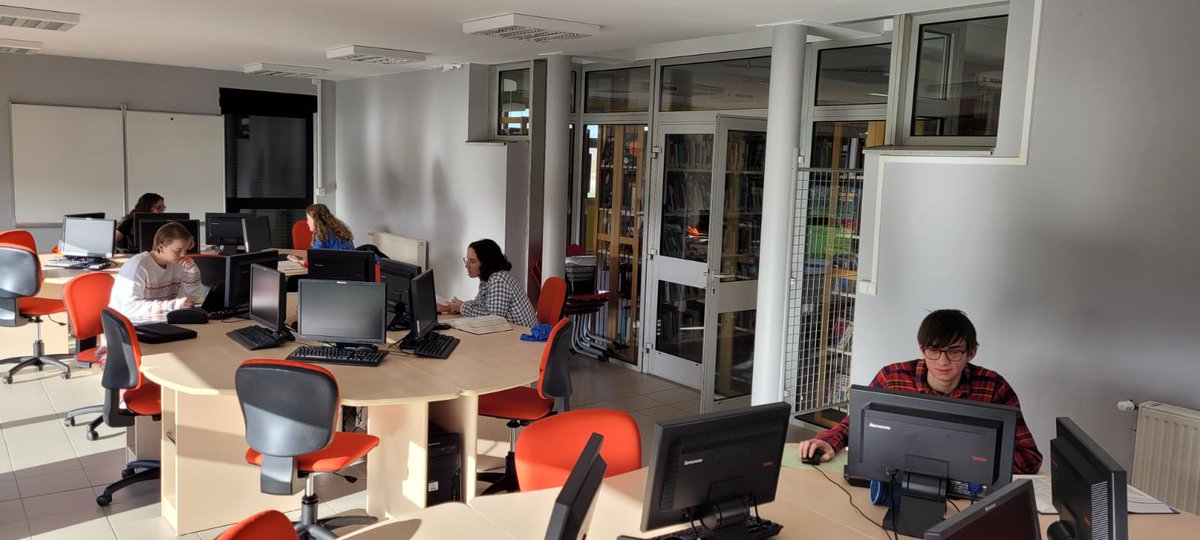LPODiderot52's tweet photo. Et c'est parti pour le concours #juvenestranslatores de l'@UEFrance ! Bravo pour leur engagement.
@AcReims @OlivierBrandouy @michel_fonne #generationErasmus https://t.co/9GdWM9aqTT