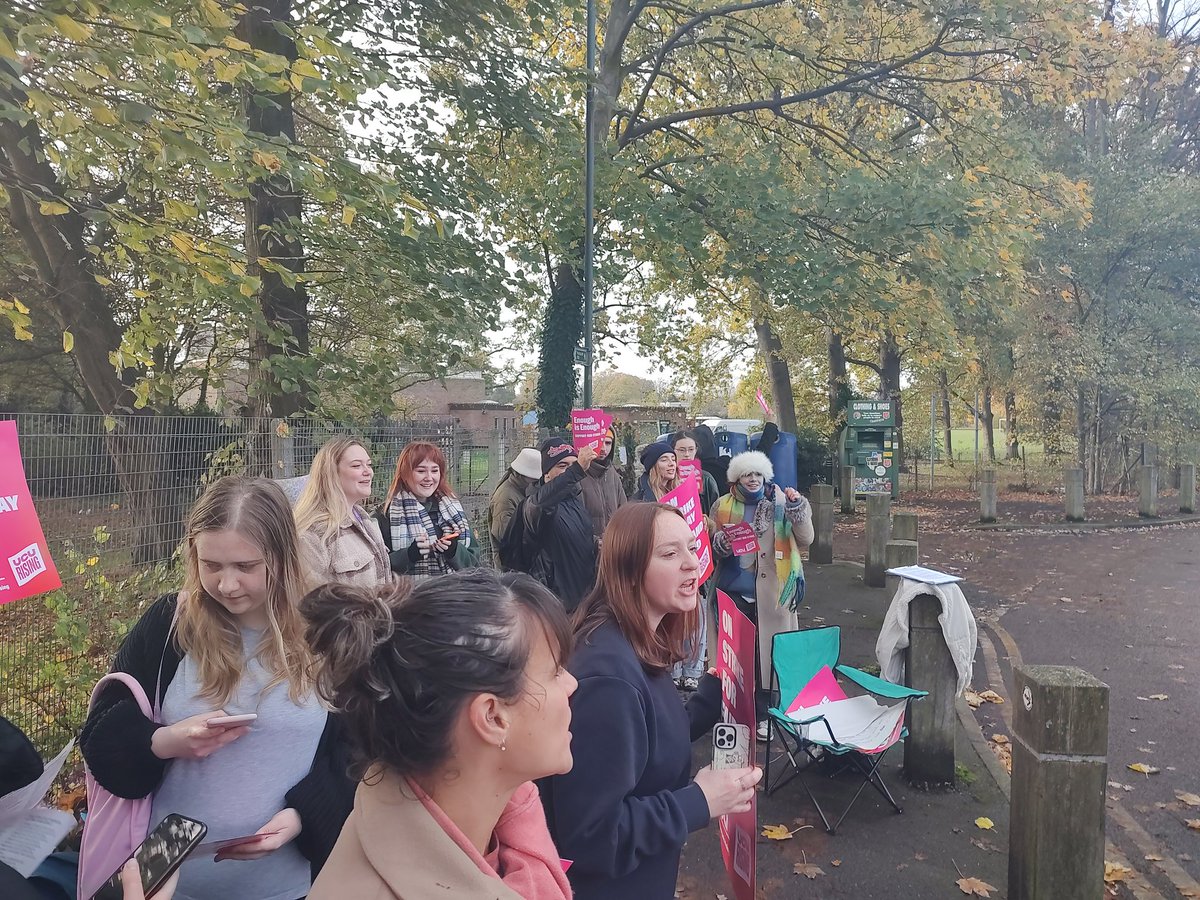 thebluenoser's tweet photo. #ucurising Staff and students at Rose Bruford. https://t.co/zL89iSNWe5