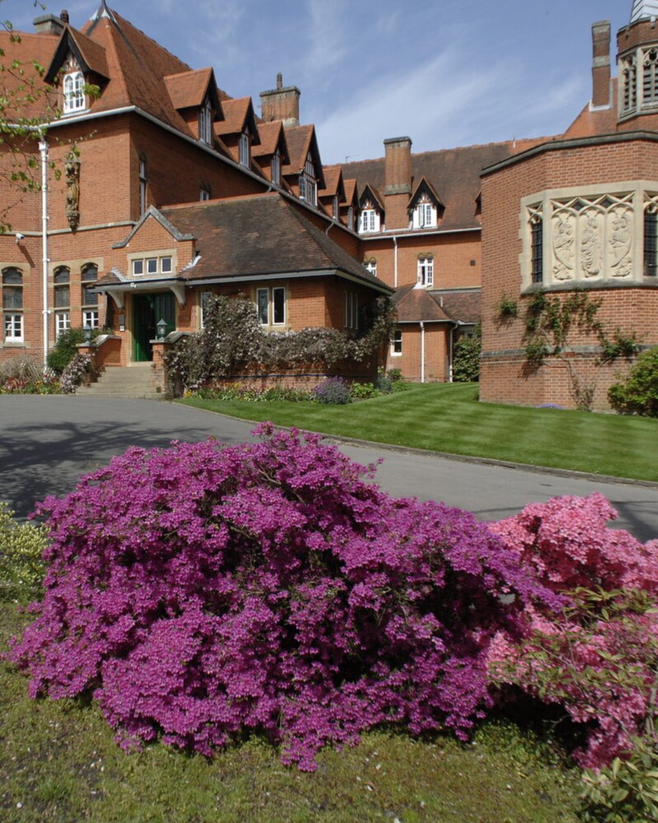 Kings_Education's tweet photo. We’re delighted to announce we have added St Mary’s School #Ascot to our portfolio of summer locations! ☀️

We will be running two exciting courses here from 12 July - 16 August 2023.

🌟Summer Course
🌟Summer Course + Sports Academy

Find out more: https://t.co/AT8E5QVXaX https://t.co/iARE2nZdi7