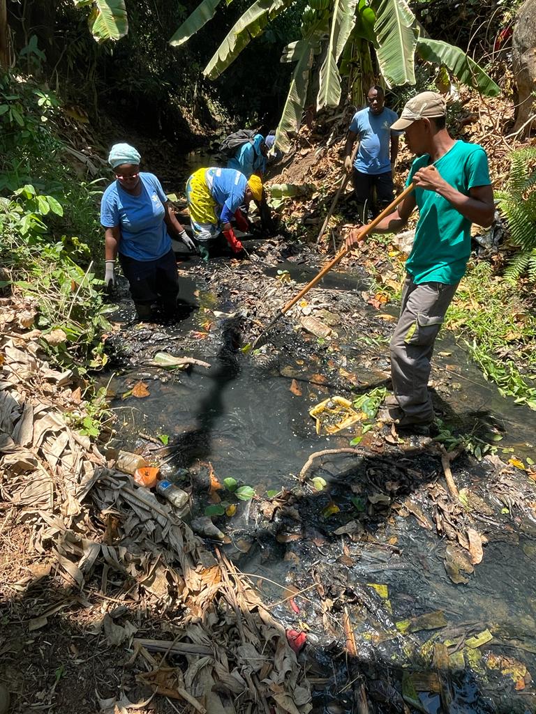 #ALERTEINFO : la Mer Noire aperçue à #Mayotte ! #pollution #riviere #environnement #Ateliersetchantersdinsertion