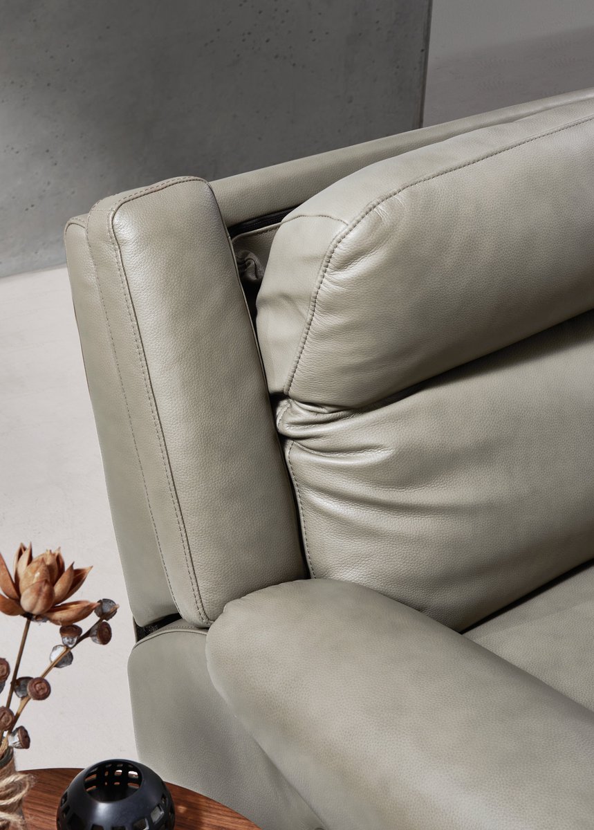 hydelinesofas's tweet photo. We engineer all our recliners for the very best comfort, offering Zero Gravity, Fixed, Power and Comfort Plus (power adjustable headrest) options.
#Hydeline #HydelineRecliners #LuxuryRecliners #Recliners #Technology #Innovation #zerogravity https://t.co/ALPb2NGNfV