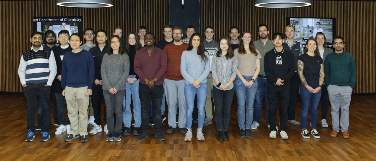 Here we have our new 2022 group pic! 📸 The rainy weather did not allow for the classic outdoor one, but the new department entrance worked quite well 😁