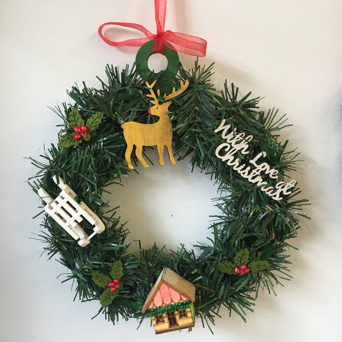 🎅🏻 Children’s Wreath Workshop Sunday 4th December 10:30am £12. Booking is essential as space is limited 🎄 Book via here or call/txt 07852101016 
#wreath #christmaswreath #childrenscrafts #craftsinwhitleybay