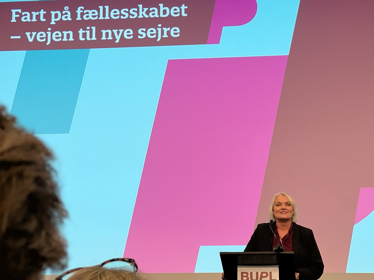 schackenfeldt's tweet photo. På den ordinære kongres i @bupldk er @BUPLFormand lige nu i gang med en stærk tale om sammenhold, fælleskab og styrket faglighed. @bupldk er i topform og udstråler et enormt overskud. I Pædagogernes Pension er vi stærkt til stede med vores pædagoguddannede pensionsrådgivere. https://t.co/9UbRpHZao0