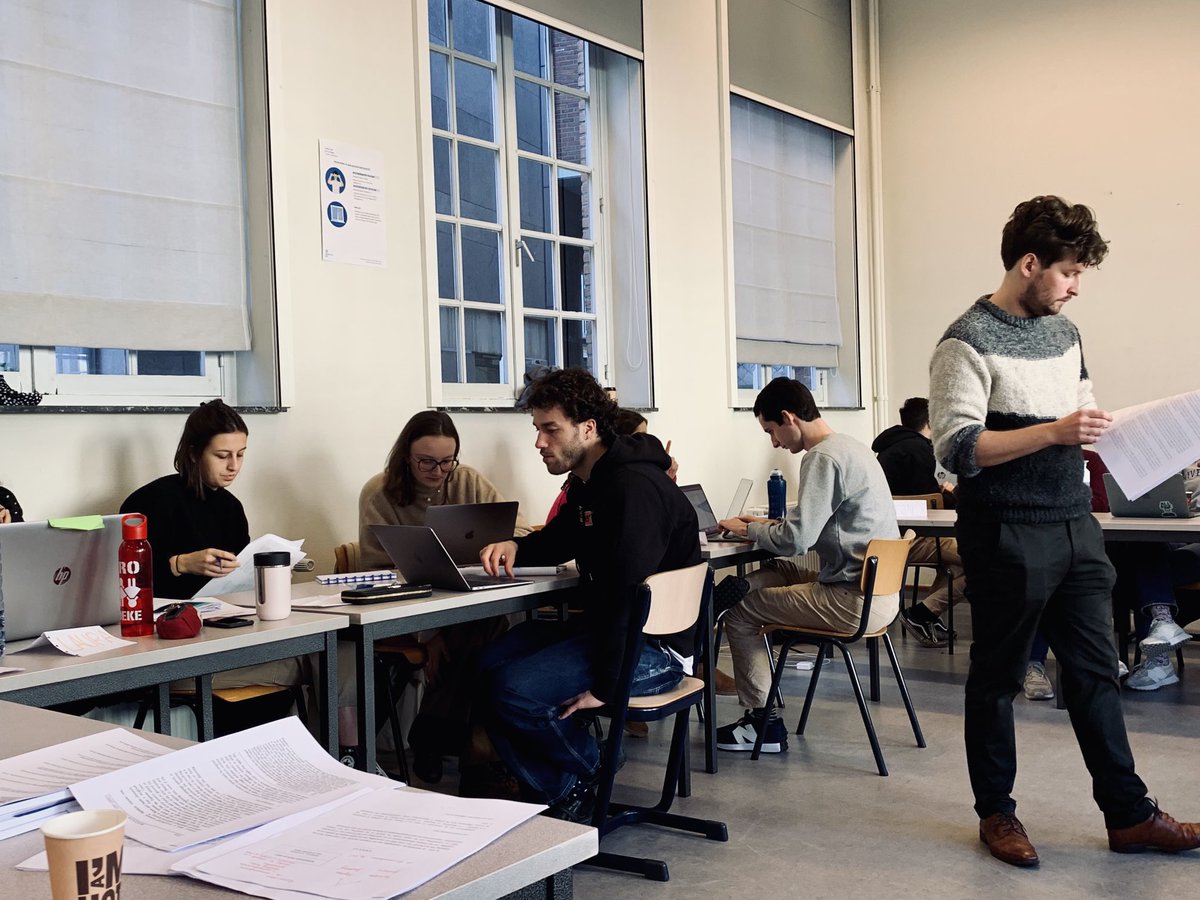 Grondwettelijk recht is… ⁦<a href="/BenjaminMeeusen/">Benjamin Meeusen</a>⁩ die studenten ‘s morgensvroeg laat zwoegen op levels of judicial scrutiny 😎🤓👨‍🏫