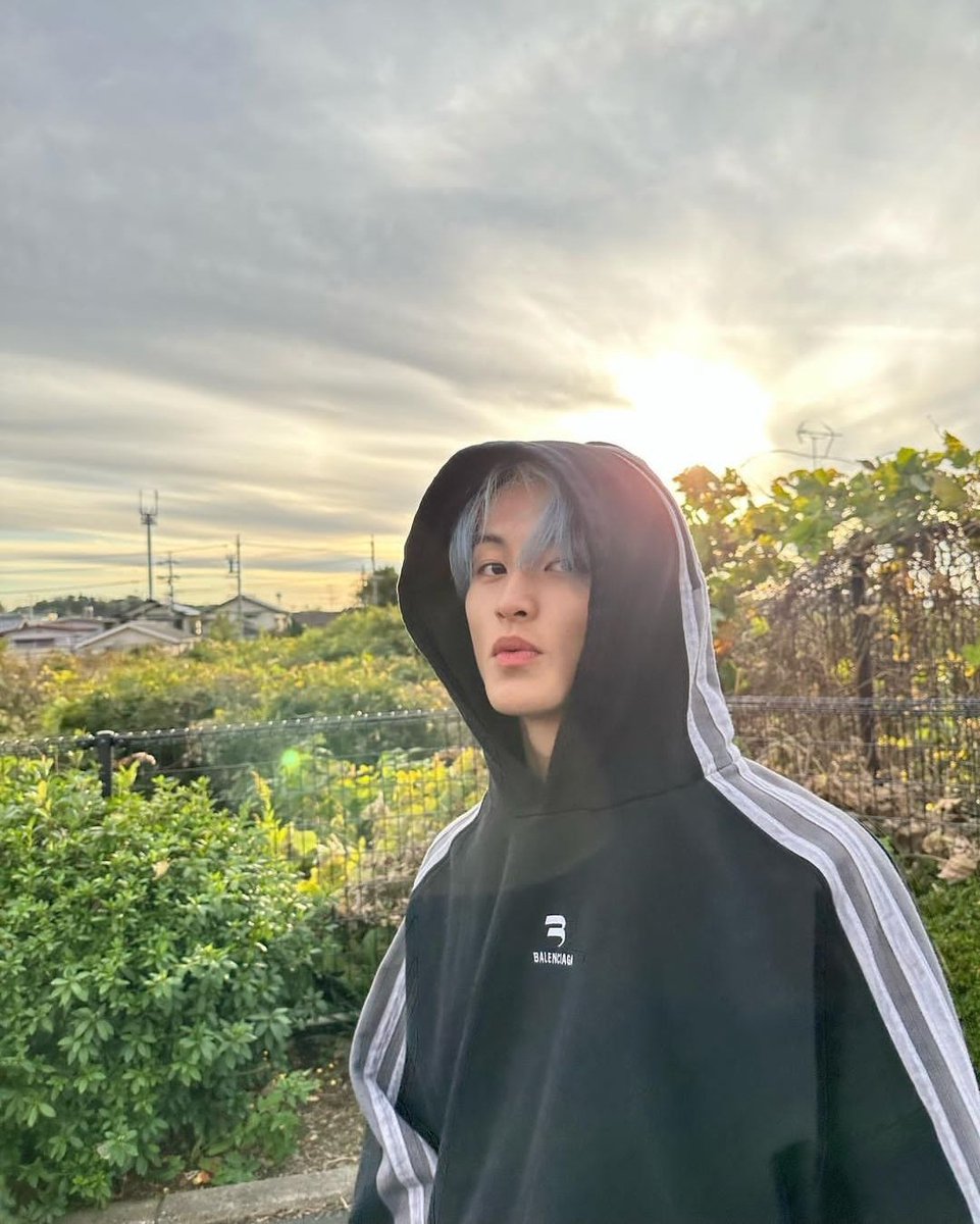 WSmaulani's tweet photo. Tetap menjaga kewarasan dari ketampanan mark😢💗💗 https://t.co/JGjCicw8MH