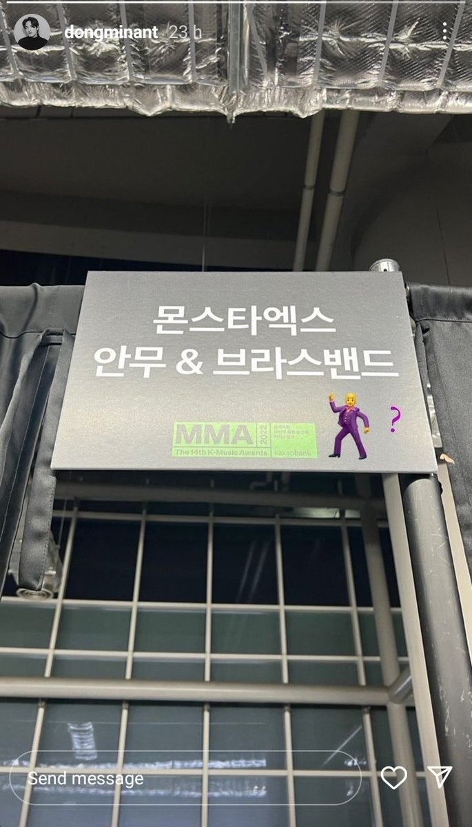 mingorae's tweet photo. PAUSE IS KIHYUN GONNA PERFORM ON MMA WHY IS HIS BANDMATES ALSO THERE 😳 https://t.co/10j2CI9DAA