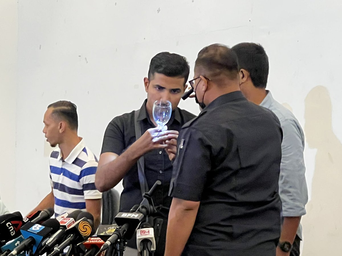 The police are doing a thorough security sweep of the rostrum where the Prime Minister will be making his speech later. This feels surreal. Haha