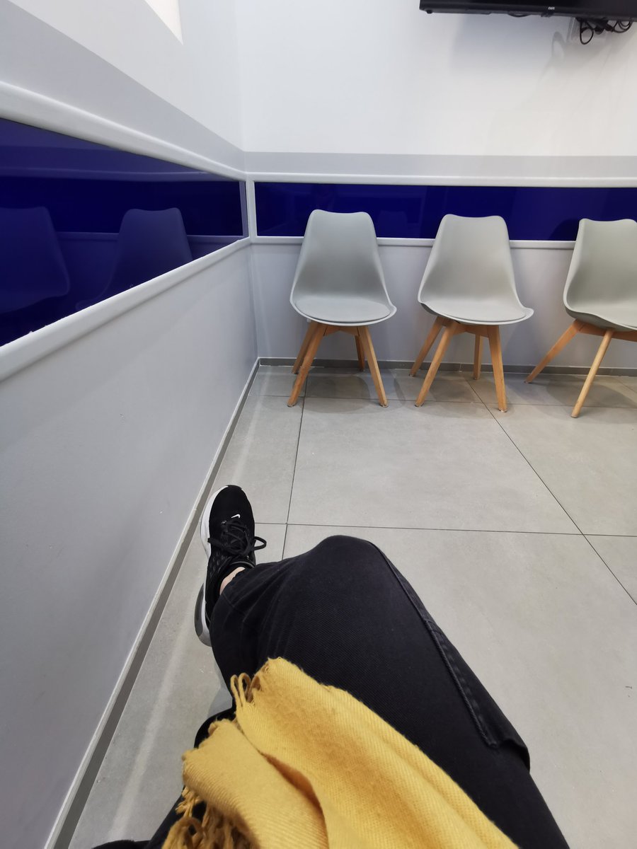 Charmiing_f's tweet photo. Petit rdv chez le dentiste... 😰
#feetfethish #feetpicsforsales #feetheaven #piedbasket #fitnessgirl #pics #photospieds https://t.co/Tlt62pYtLm