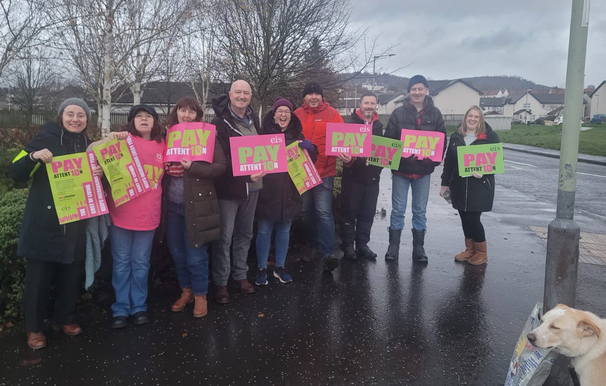 Crieff High picket line this morning. Great support from the community 💪 <a href="/eisperth_la/">EIS Perth & Kinross</a> <a href="/EISUnion/">EIS</a>