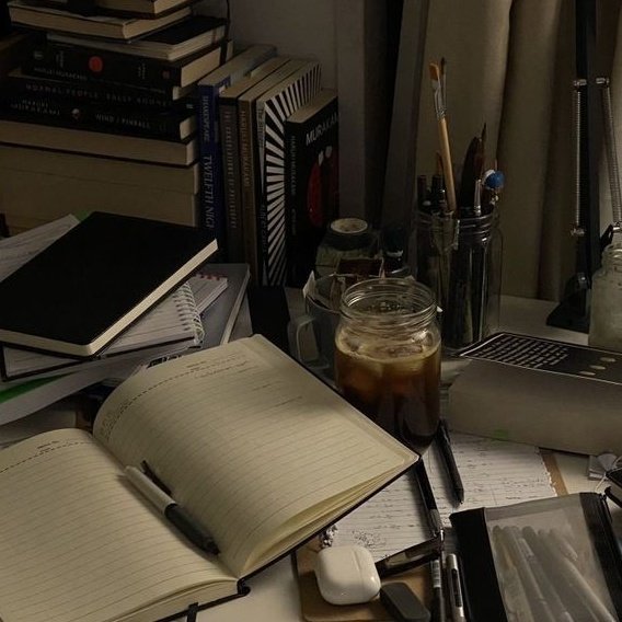 studynstores's tweet image. #studytwt I #studytwtbr 
ivi, 2004

• vestibulando de psicologia ou letras.
♡: capuccino, luzes quentes, studios ghibli e música.