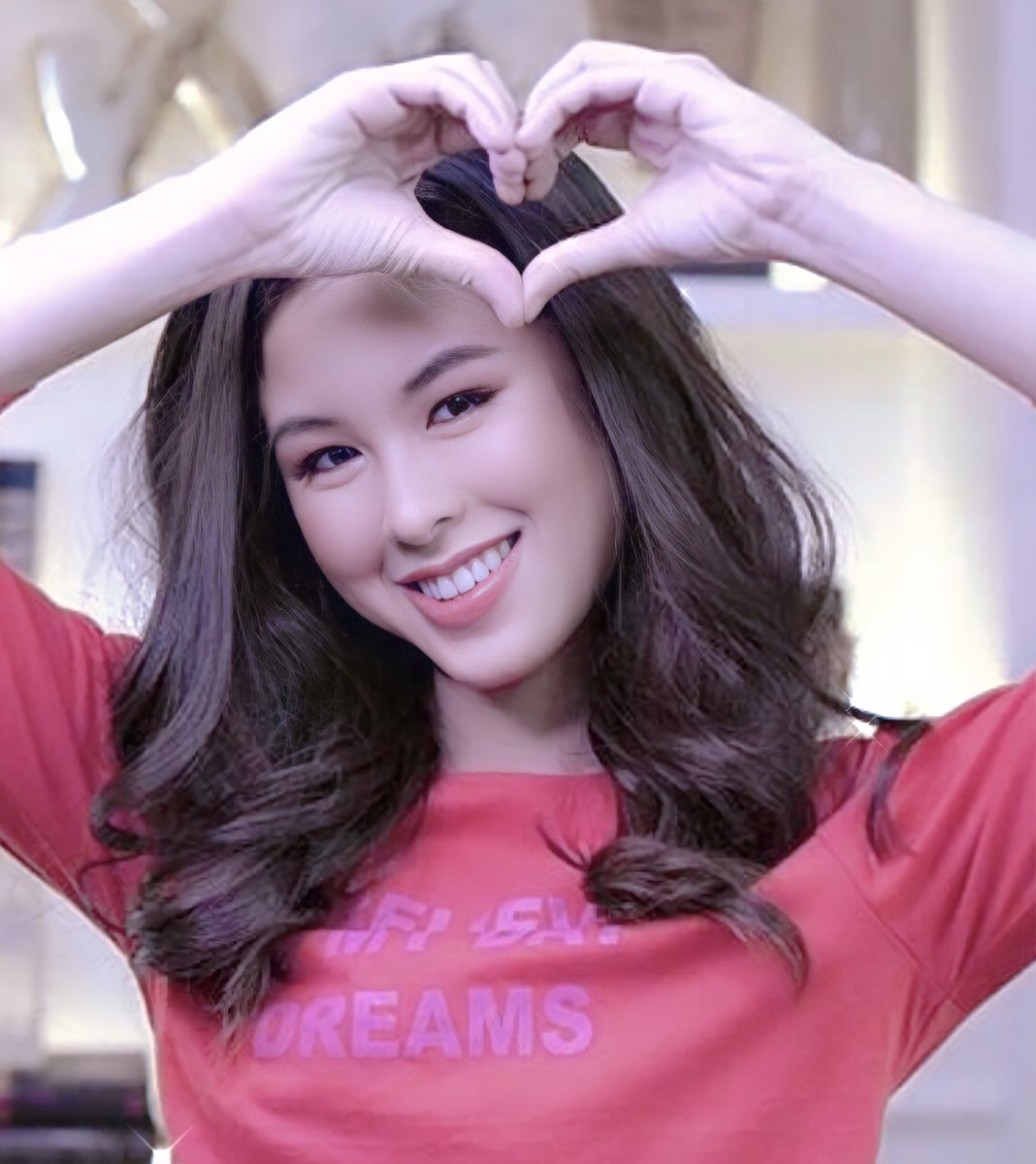 amberlicious143's tweet photo. Yes and happy to #KissesDelavin https://t.co/RySee30PgG