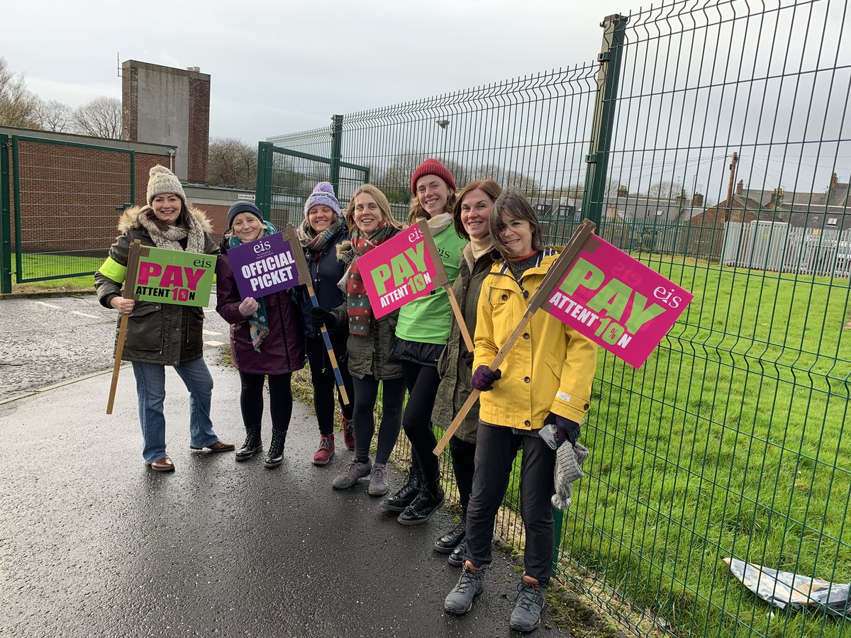 MrsKDuffy's tweet photo. EIS members at St Patrick’s PS, Auchinleck in great spirits this morning  as we stand in solidarity on our picket line. #PayAttention @EISUnion @EastAyrshireEIS https://t.co/hCj3cjUkH3