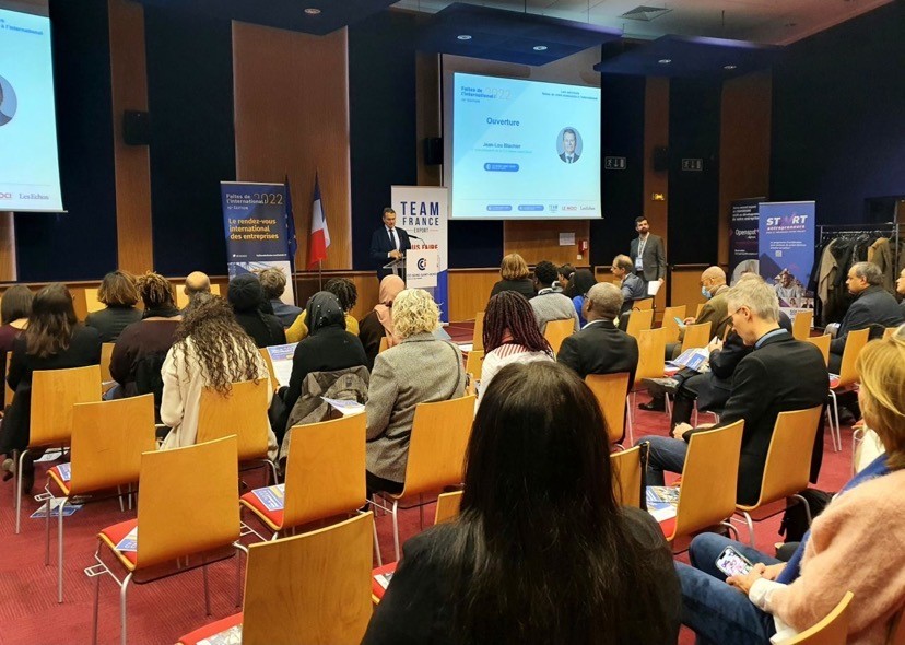 CCI_93's tweet photo. [EVENEMENT] #FDI2022 - La 15ème édition ouvre ses portes 🌍✈️
@jeanloublachier, 1er vice-président de la CCI Seine-Saint-Denis, a prononcé le discours d'ouverture de #FDI2022
Cette 15ème édition à pour thème : "les services : relais de croissance à l'international" https://t.co/hEoIrnURln
