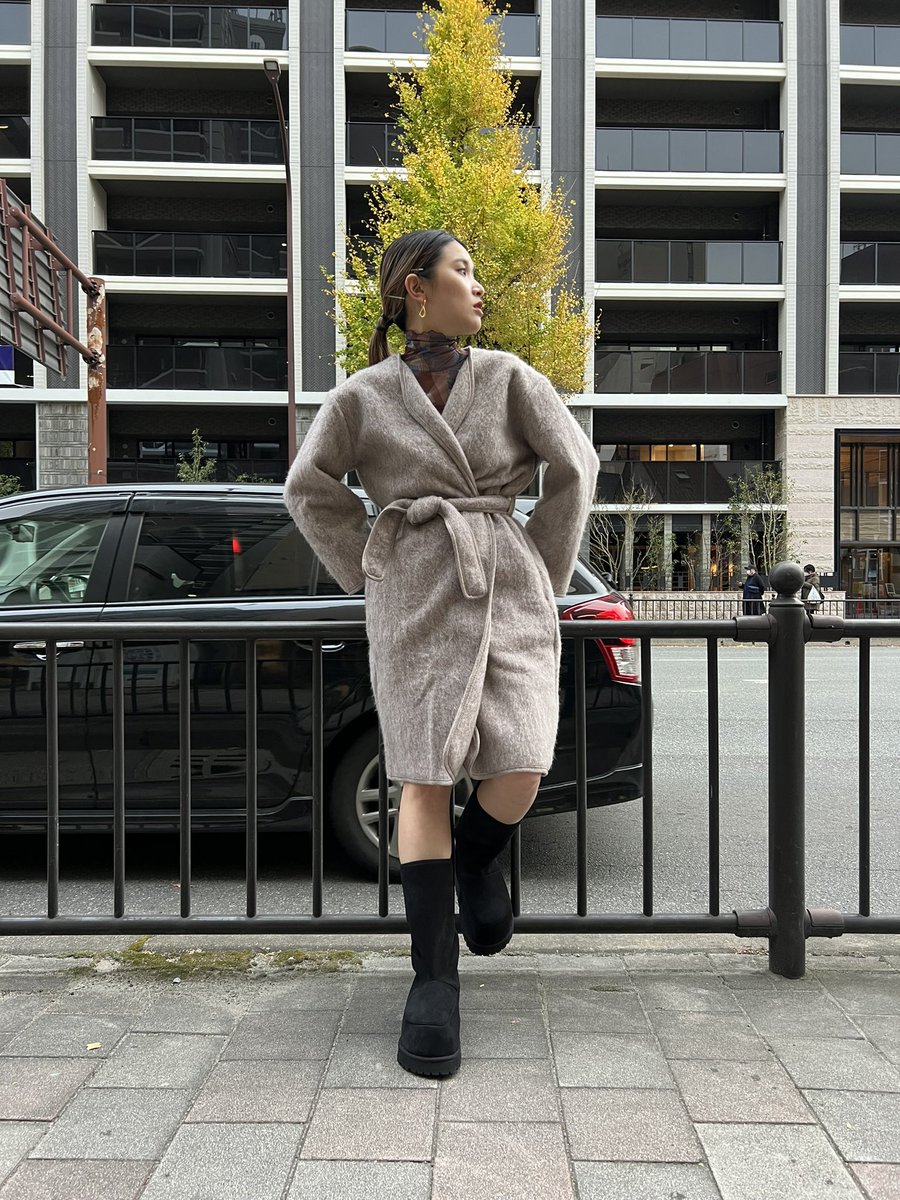 trent_FUKUOKA's tweet photo. BASERANGE/capas coat
BASERANGEのcapas coatをワンピースの用に着用。
ピュアウール100%で、ふわふわした着心地が最高に気持ちいいです😋
インナー
FUMIE TANAKA
コート
BASERANGE
ブーツ
MM6
https://t.co/xi0eiB8bIk
#baserange
#fumietanaka
#mm6 https://t.co/ylKIpUeozR