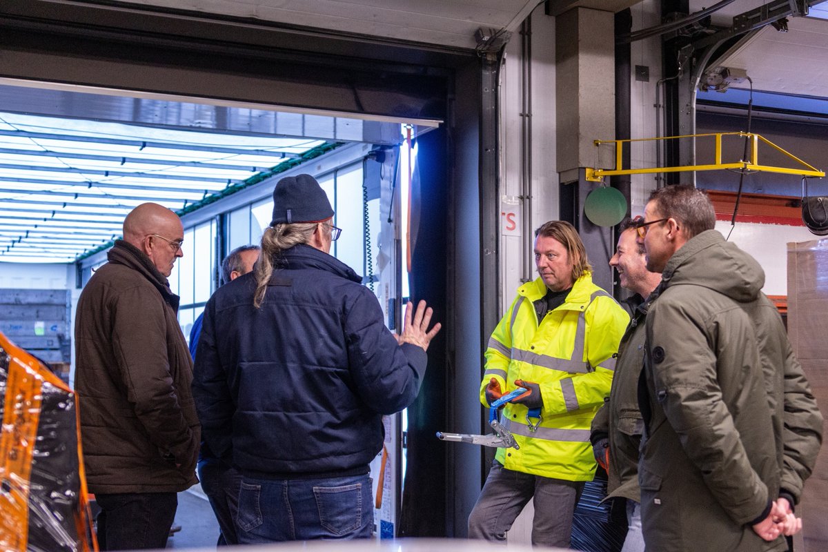 Zaterdag was het weer tijd voor de code 95 training. Los van de theorie werd er ook achter het stuur geoefend en zijn alle 20 chauffeurs geslaagd met vlag en wimpel. Na een leerzame maar zeker ook leuke middag kunnen de chauffeurs genieten van een wel geparkeerd kopje thee! 😉