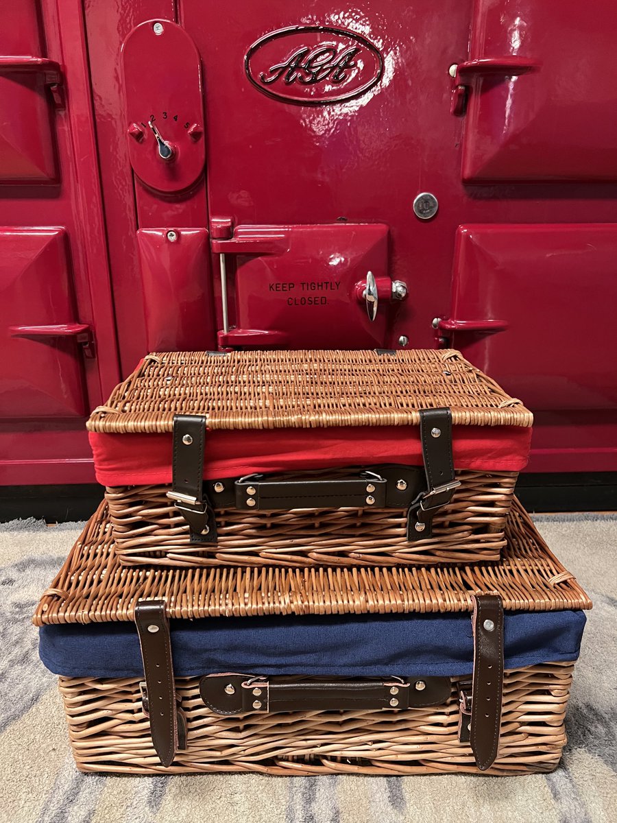 AchillOysters's tweet photo. So excited that our baskets have arrived in time for our new luxury Christmas hampers #achill #seafood #food #foodie #foodporn #fish https://t.co/MoM9DgxR5y