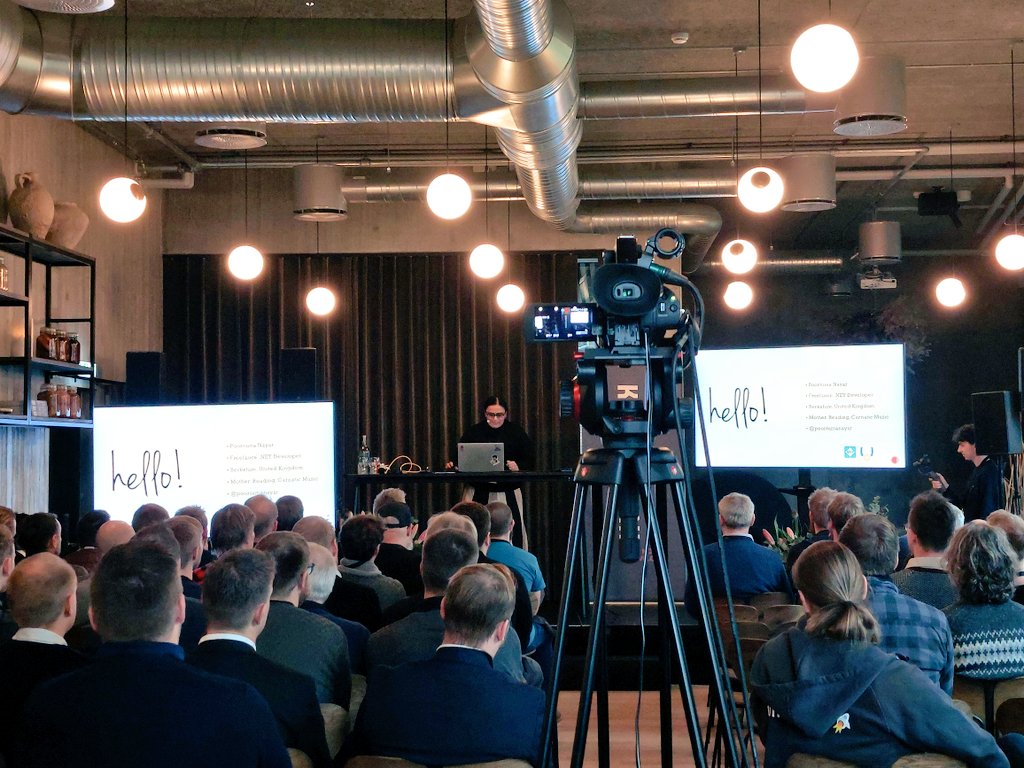 It's always such a pleasure watching <a href="/PoornimaNayar/">Poornima Nayar</a> 😍

How she manages to make concepts that are waaayy beyond my technical knowledge engaging and interesting is really something! 😅