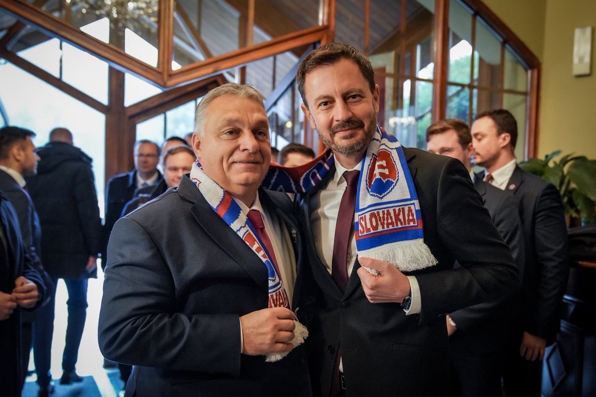 eduardheger's tweet photo. I’ve welcome HU PM Viktor #Orban to #V4 summit in #Kosice and as winter is approaching gave him a new #scarf #scarfgate. https://t.co/zXVrRxWWim