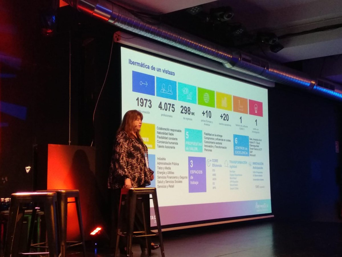 ibermaticagrupo's tweet photo. Estamos en el #SiliconDataDay22 de @siliconspain. Además de contar con un stand, tenemos a nuestra crack de #analytics, Luisa Casañer, repasando la evolución de la gestión de datos llegando a los actuales #DataFabric y #DataMesh.

¡Jornada interesantísima! https://t.co/nsjRAG5buE
