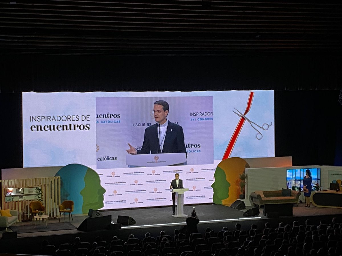 eSalesianas's tweet photo. Comenzamos el XVI congreso de #escuelascatólicas. Nos saluda el presidente de EC Andalucía, @MiguelCanino https://t.co/pMdH44Jwjt