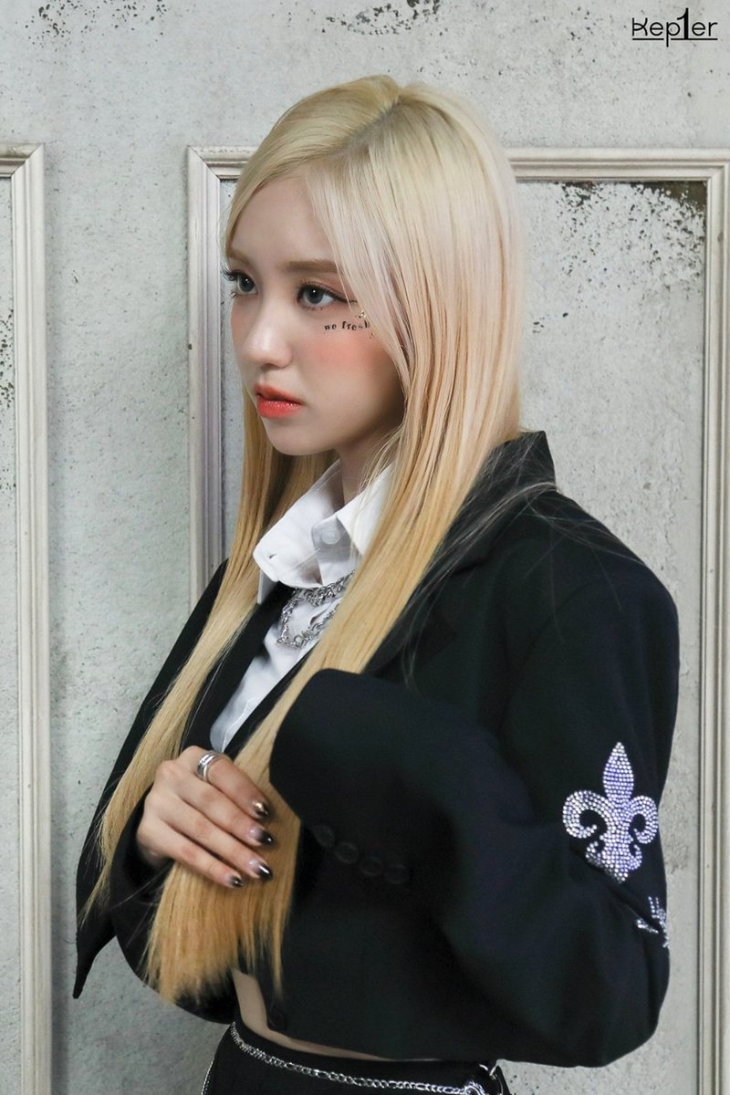7colours0822's tweet photo. 221124 다음카페 
Trouble Shooter MV Behind #강예서 https://t.co/ZYd3TelV4L