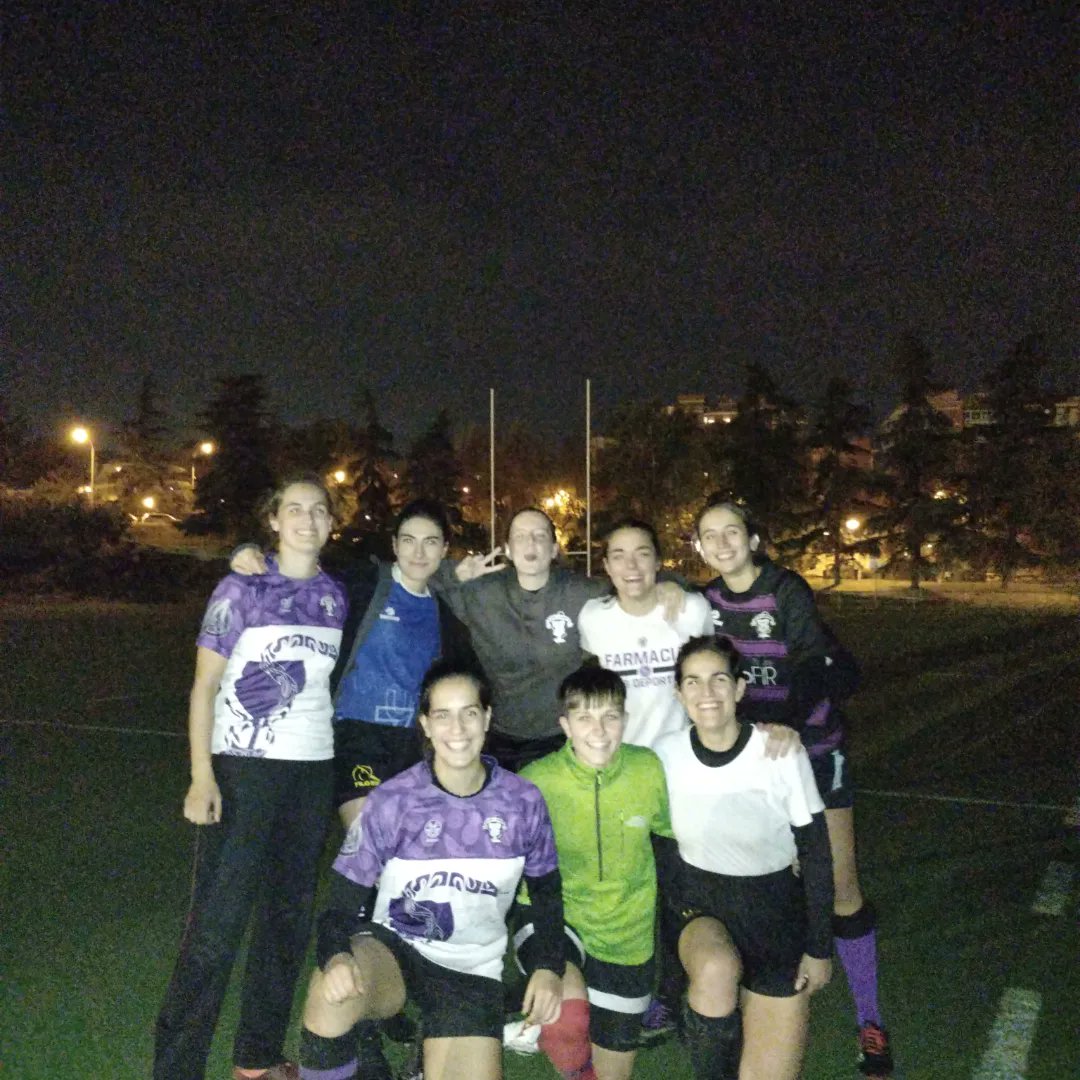 filo_rugby_2019's tweet photo. #FiloFEM / Muy orgullosos de nuestras convocadas para entrenar este lunes y miércoles con la selección madrileña sénior femenina, sumando una experiencia más que seguro les servirá para poner en práctica lo aprendido en la Liga de Ascenso.
 
#AúpaFilo #FiloFamilia #ÚneteALaMelé https://t.co/QctPr1pING