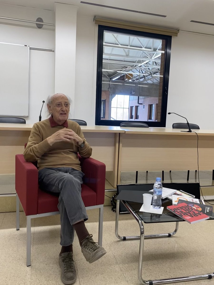 Joan Costa (1926-2022). DEP. Nuestro querido maestro no sabes cuanto te vamos a echar de menos. Todo el equipo del <a href="/DCEI_UAB/">DCEI_UAB</a> y nuestro alumnado estamos muy apenados por esta triste noticia. Enviamos todo nuestro cariño a la familia Costa🖤.
