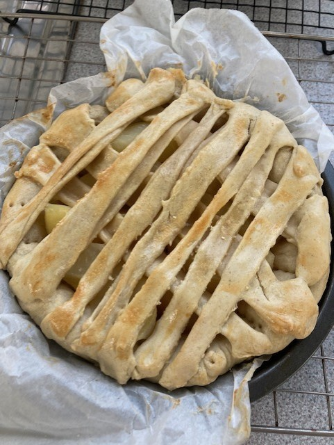 StCleres1's tweet photo. Here we have some of the homemade shortcrust pastry fruit and meat pies from the Year 9 Food and Nutrition classes!🥧🥧🥧
They look delicious!😋
#pies #FoodAndNutrition #foodclass #foodtech #piemaking #pastrymaking #schoolfood #school #secondaryschool https://t.co/Y3sW2CqgPY