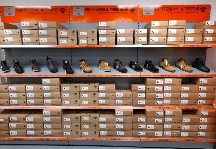 Another huge installation of #Unbreakable Professional Workwear. Our stands are literally flying off the shelf!

Retailers? Call 0116 2444 700 for details.

#ppe #safety #safetyfootwear #retail #retailers #workwear #business #businessbranding #business2business