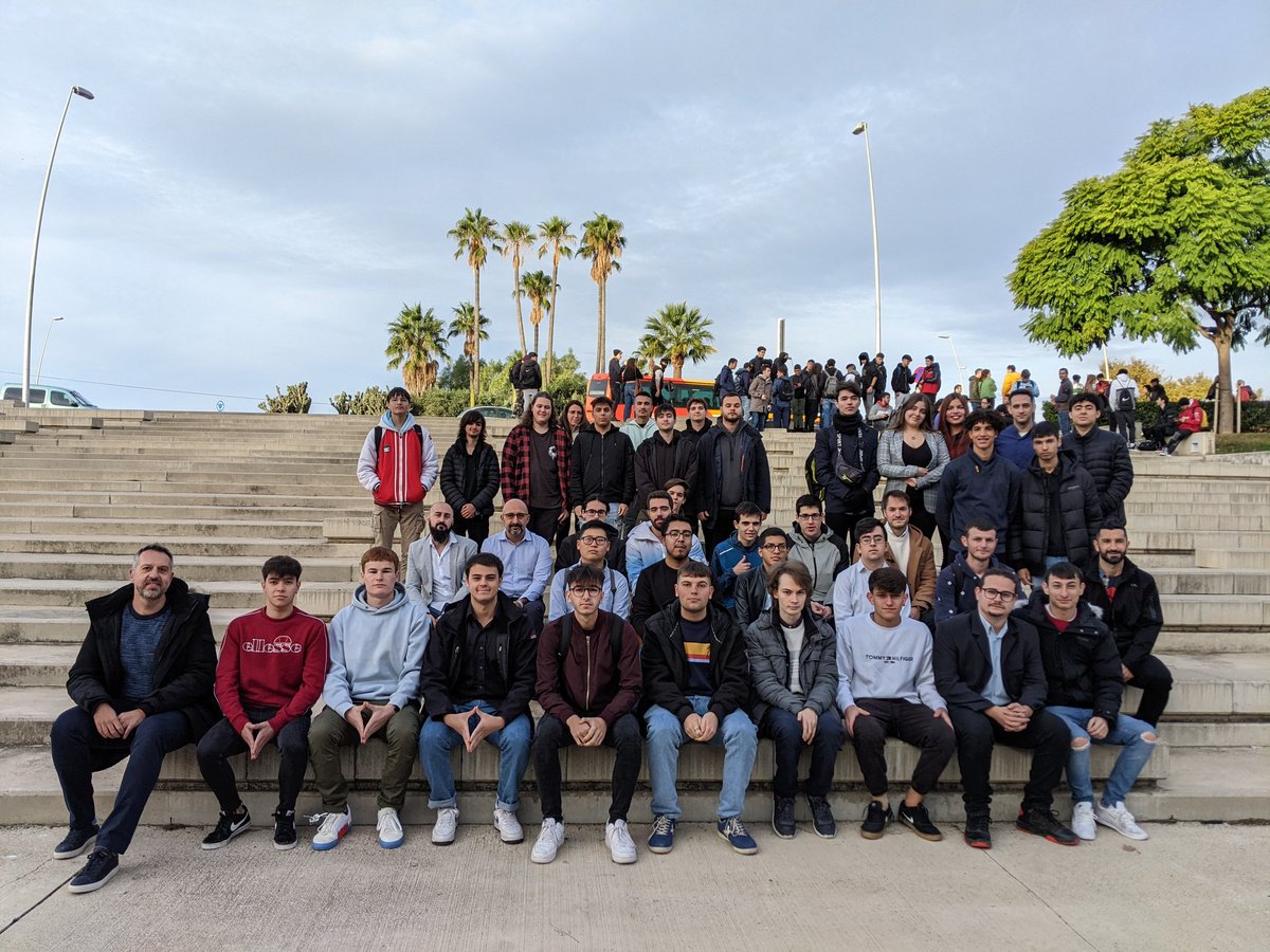 INSBaixCamp's tweet photo. L'alumnat de grau superior d'informàtica, assisteix a l'Speed Dating 2022 del Clúster @TICSud. Una molt bona oportunitat de conèixer de primera mà les empreses tecnològiques de la zona. https://t.co/dVIewsjbV3