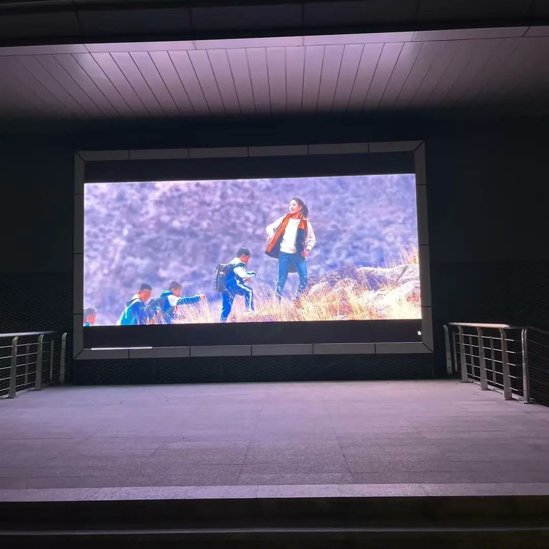 Weiye_Roger's tweet image. Outdoor P4 screen size: 5760x2880mm
Outdoor waterproof iron cabinet: 960x960mm
Refresh rate: 3840Hz
The installation is complete
Please contact me to bring you perfect service and higher quality products
#ledwalldisplay #leddisplayscreen #ledposter #ledindoor