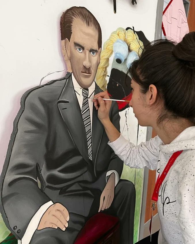 24 Kasım sahne dekor tasarımımız 
#Görselsanatlarekip 
@zeybekmurat35 
<a href="/ilkay_tandogan/">İlkay Nazlı Tandoğan</a> 
@BKAksaray