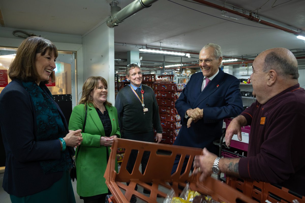 A pleasure to meet people working at Sainsbury's in Durham this month with Martin Scicluna &amp; <a href="/marykfoy/">Mary Kelly Foy MP</a>.

We talked about the cost of living crisis hitting customers and Labour’s plan to fix business rates.

Labour is pro-worker &amp; pro-business, and we will get our economy growing.
