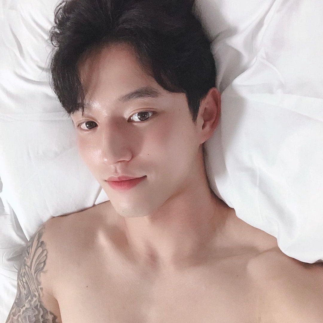 bbhstuffx's tweet image. na moral,ele é muito lindo,cacete