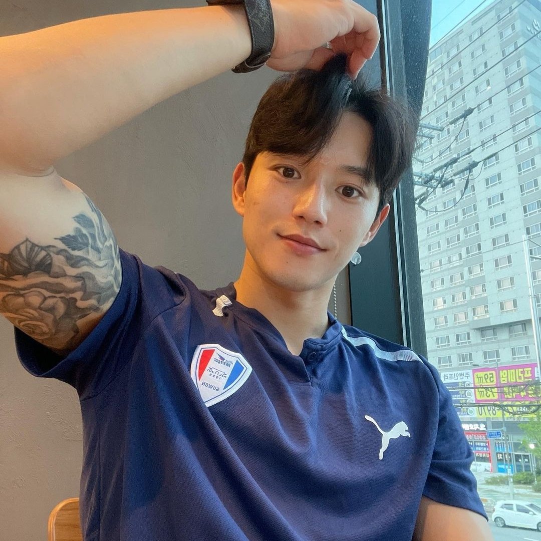 bbhstuffx's tweet image. na moral,ele é muito lindo,cacete