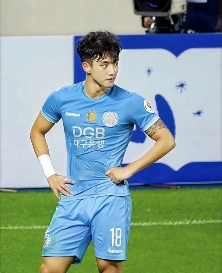 bbhstuffx's tweet image. na moral,ele é muito lindo,cacete