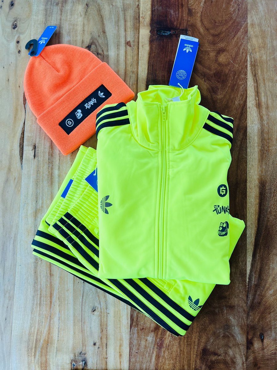 CancoNFT's tweet image. Feels like it’s Christmas with all these gifts arriving! Thanks @indigo_herz! @BoredApeYC @gmoneyNFT @punkscomic