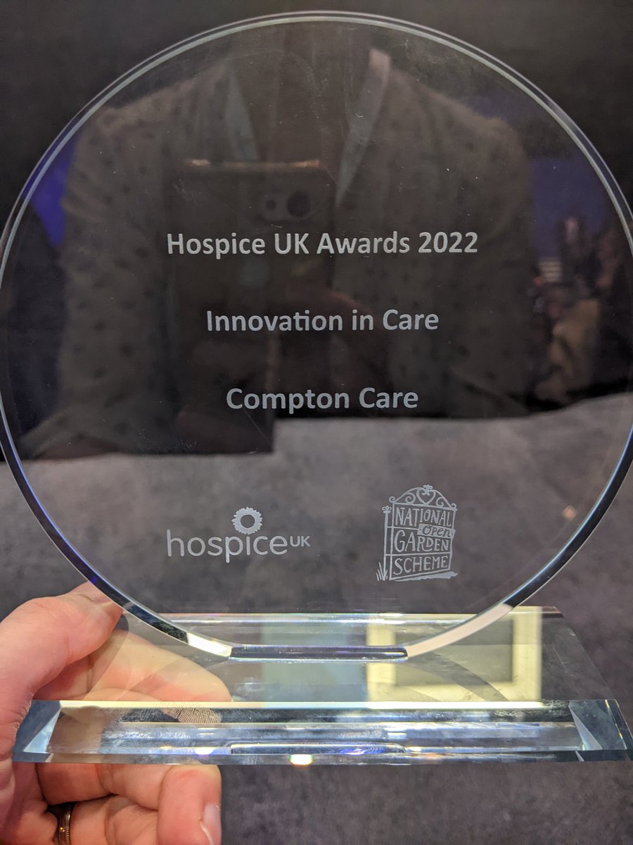 Lovely to be here at #HUKConf22 where yesterday @Compton_Care received this Innovation award for the amazing community service delivered by amazing dedicated staff, award collected by @TriciaE15176809 . #hardworkpaysoff #PalliativeCare #livewelltilyoudie