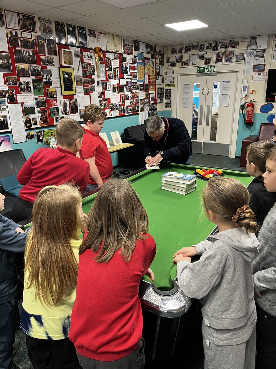 chrisdysonHT's tweet photo. Well if I say it once I have to say it again… how lucky are we here @ParklandsLeeds … this morning we only had for the morning @The_Real_McNab #AndyMcNab. His visit is so top secret we have to hide his identity. Books for every child, signings, assembly, Q&A and tales of 1/2 https://t.co/LPyqy4ZW4M