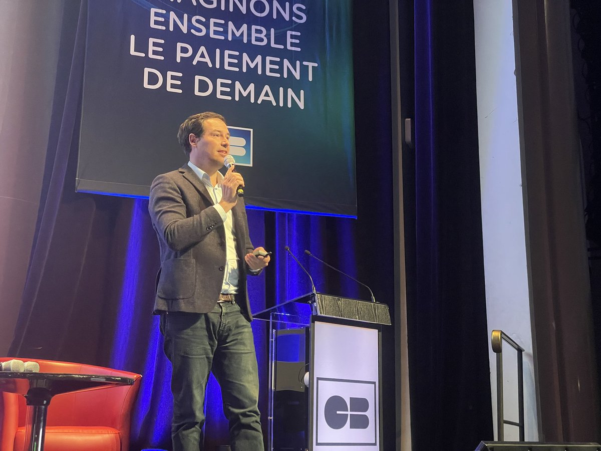 Pour @guillaumePitron « Entre #ITforGreen et #GreenIT on ne sait pas mesurer le solde aujourd’hui ». Avant de le mesurer, comment au moins optimiser ? 1200 fois la masse de matériaux d’un téléphone pour le produire… #forumCB
