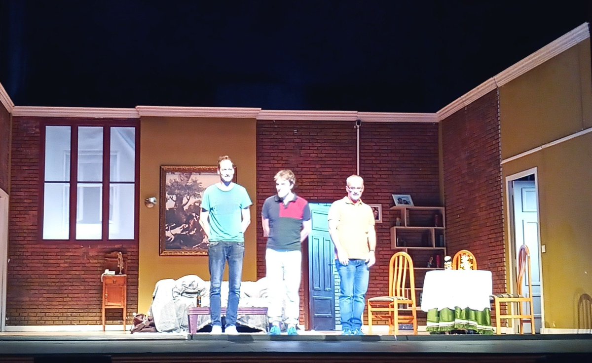 VeMarch's tweet image. 📢 Tensió constant i una actuació esplèndida de Diego Braguinsky, Jordi Ballester i Àngel Figols en El Plan. 
➡Fins al 18 de desembre al @teatretalia