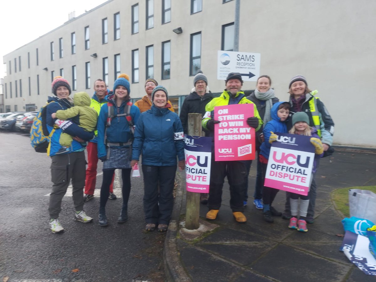 Kids &amp; hawks on the picket line today. #ucuRISING Thanks to everyone who came along! In support of the scottish teachers strike action #EISStrike