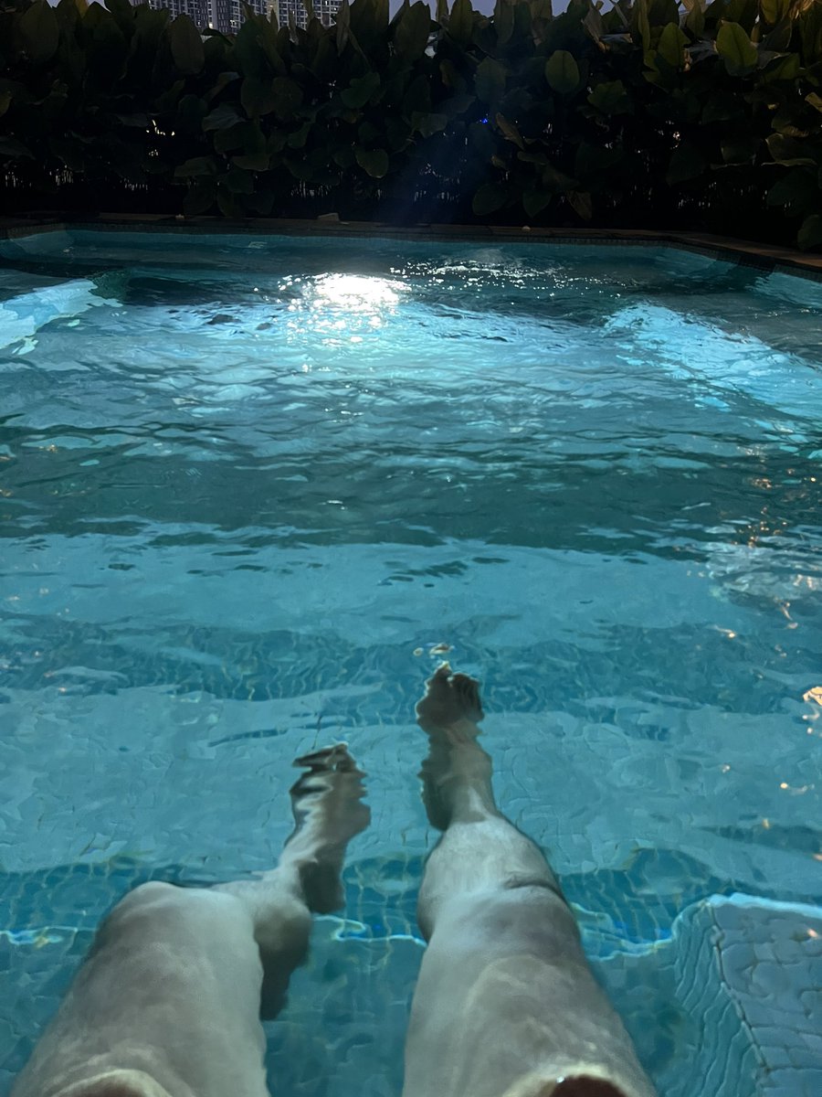 sharolshapekiqi's tweet photo. An evening i guess https://t.co/ETt1hMSNL1