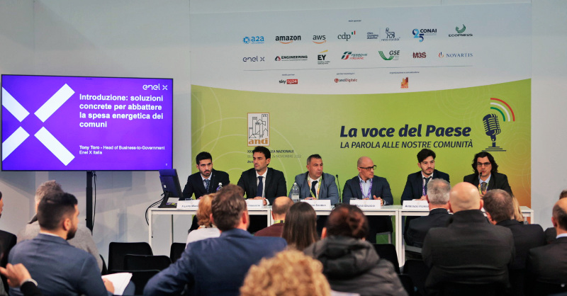 EnelBusiness's tweet photo. Ad #ANCI2022 abbiamo condiviso le soluzioni per abbattere la spesa energetica e rendere i centri urbani più sostenibili: illuminazione smart, trasporto pubblico elettrificato, comunità energetiche rinnovabili, efficientamento edifici pubblici. Qui il video👇 #centroXcentro #EnelX