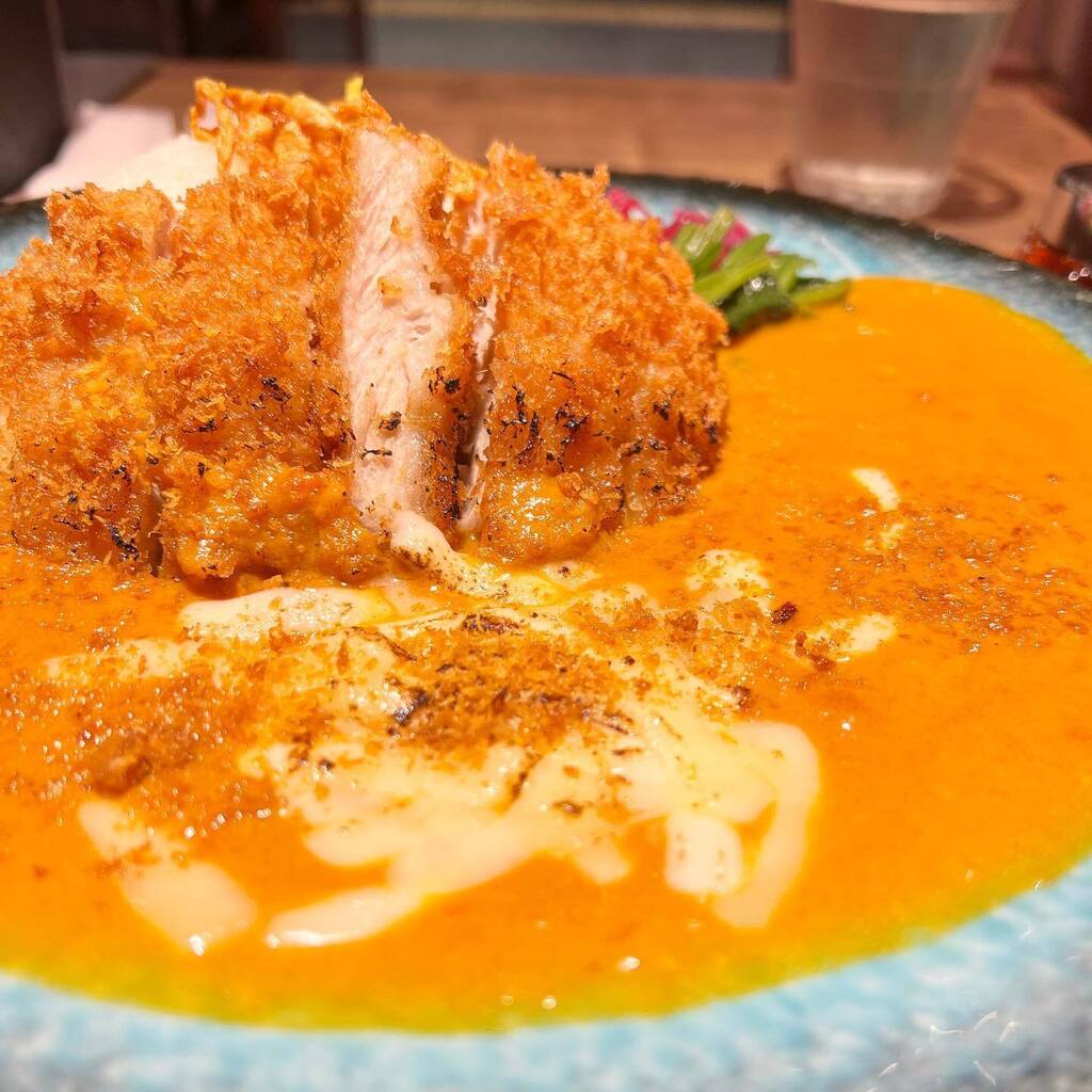 tscafe's tweet photo. #グランスタ の #中村屋 #恋とスパイス へ。
メニュー変わったのね。 #カツカレー を。
うん。本店が食べたいw #東京駅  #カレー https://t.co/oGAeKTlSnW https://t.co/HSPLgJ9uEF