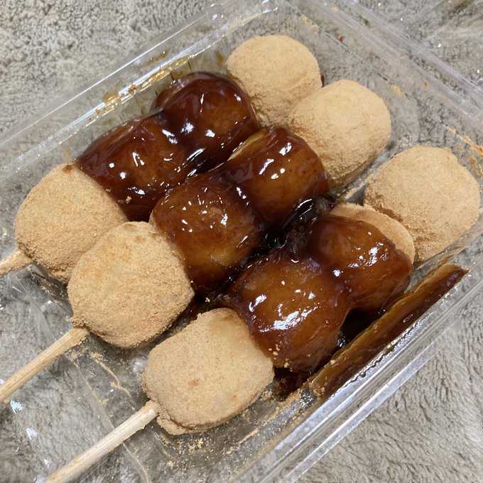 今日はシャドウバン対策にみたらしきな粉団子を食べました(なんだそりゃ)見かけよりも甘さが控えめで食べやすくそして美味しかったです  それではオヤスミナサイ 